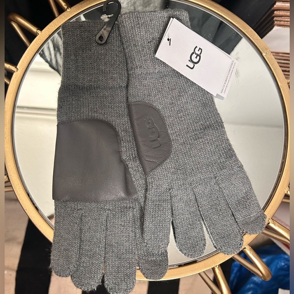 UGG Knit Gloves with Leather Patch NWT